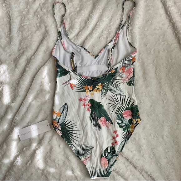 ✨SOLD✨NWT Rip Curl Tropical One-Piece Swimsuit 🌴 - Picture 3 of 5